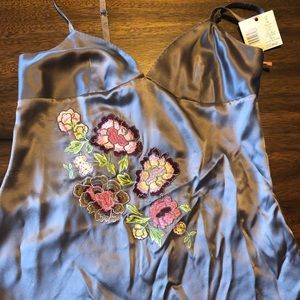 Gorgeous silk top w/embroidery. Medium. NWT.